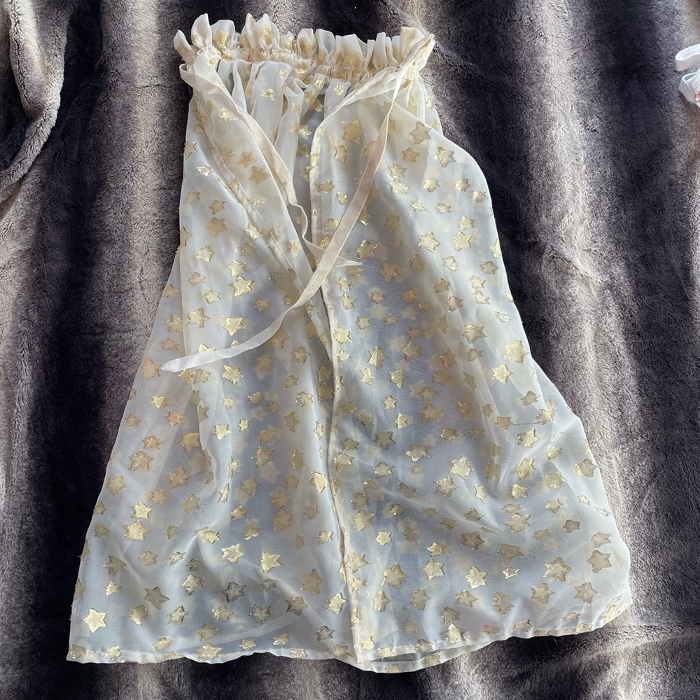 Kids’ Cream-Colored Cape with Gold Stars